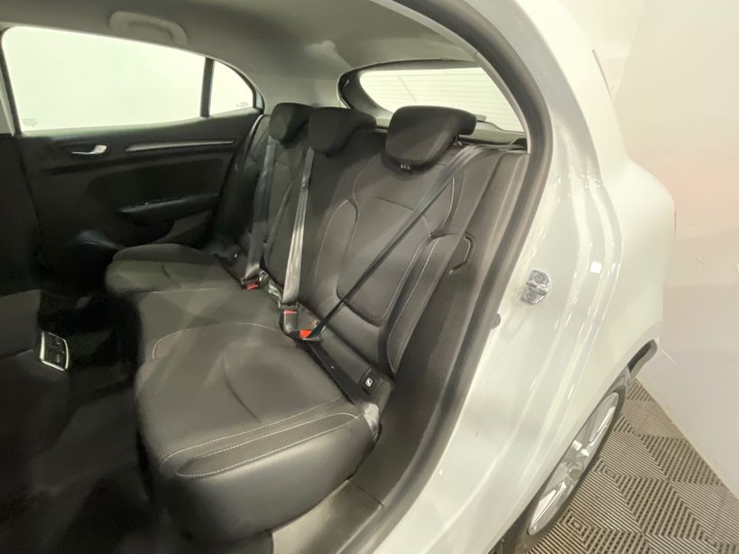 RENAULT MEGANE IV BERLINE 2021 - Photo n°10