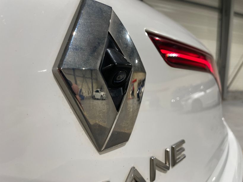 RENAULT MEGANE IV BERLINE 2022 - Photo n°8