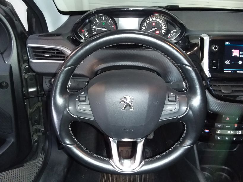 PEUGEOT 208 2018 - Photo n°12