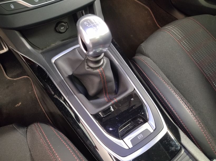 PEUGEOT 308 2019 - Photo n°13