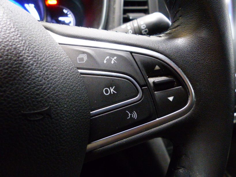 RENAULT MEGANE IV BERLINE 2019 - Photo n°24