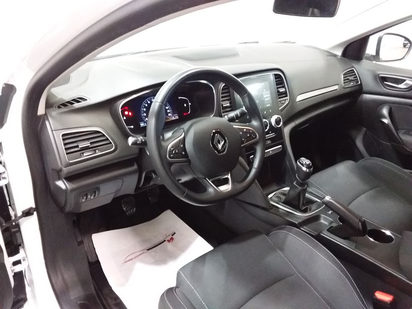 RENAULT MEGANE IV BERLINE 2021 - Photo n°12