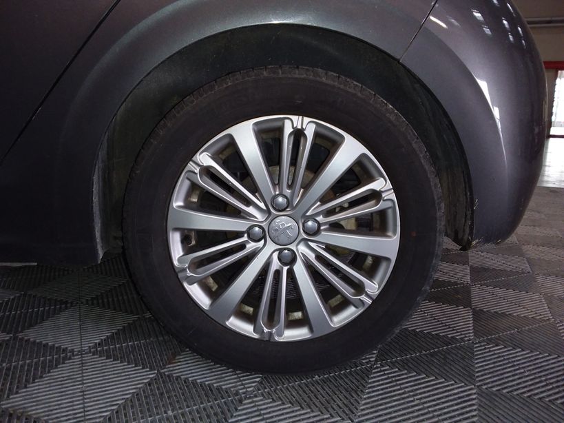 PEUGEOT 208 2018 - Photo n°10