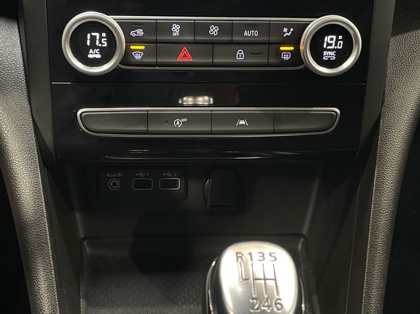 RENAULT MEGANE IV BERLINE 2022 - Photo n°17