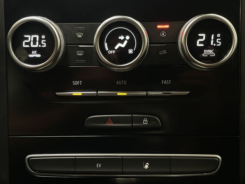 RENAULT MEGANE IV BERLINE 2021 - Photo n°16