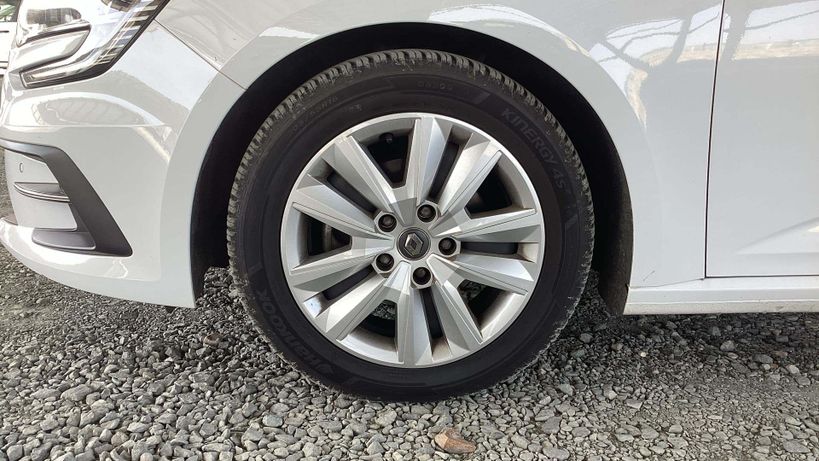 RENAULT MEGANE IV BERLINE 2021 - Photo n°9