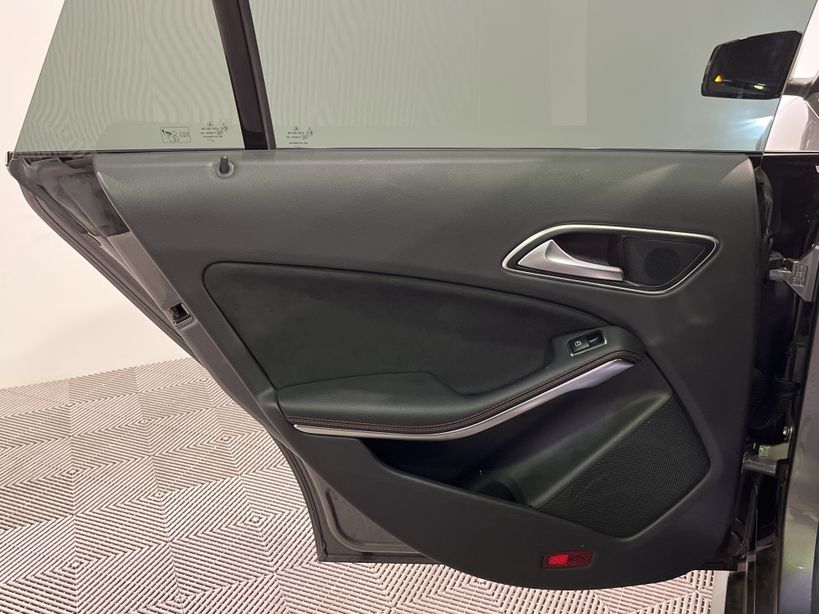 MERCEDES CLASSE CLA SHOOTING BRAKE 2017 - Photo n°34