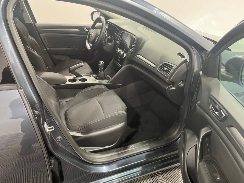 RENAULT MEGANE IV BERLINE 2022 - Photo n°18