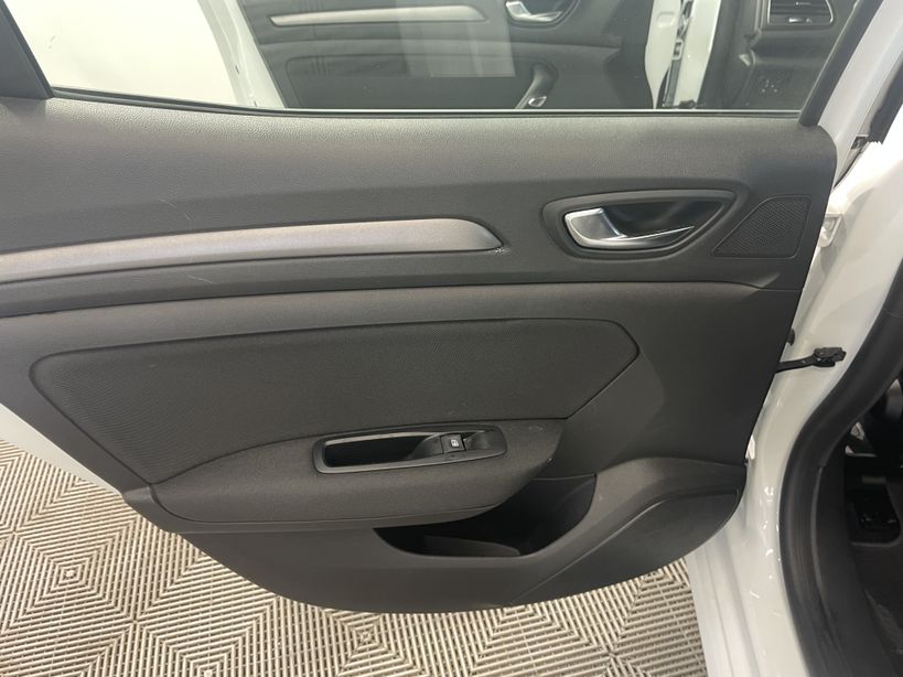 RENAULT MEGANE IV BERLINE 2022 - Photo n°18