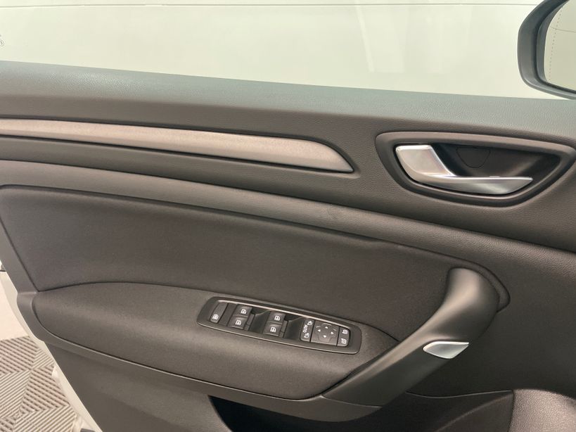 RENAULT MEGANE IV BERLINE 2021 - Photo n°24