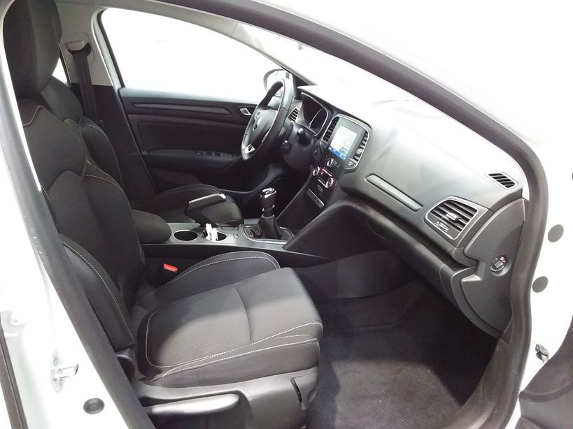 RENAULT MEGANE IV ESTATE 2019 - Photo n°9
