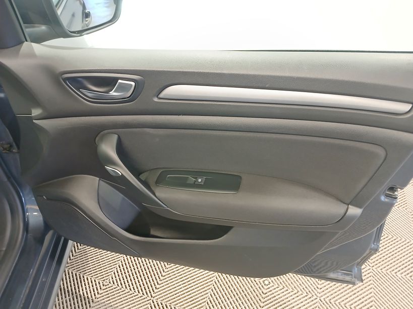RENAULT MEGANE IV BERLINE 2021 - Photo n°7