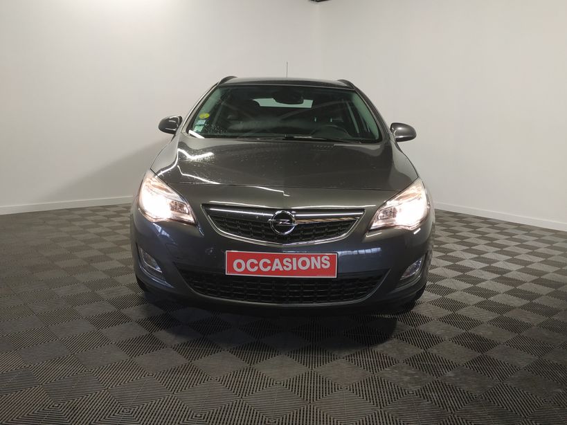 OPEL ASTRA SPORTS TOURER 2011 - Photo n°5