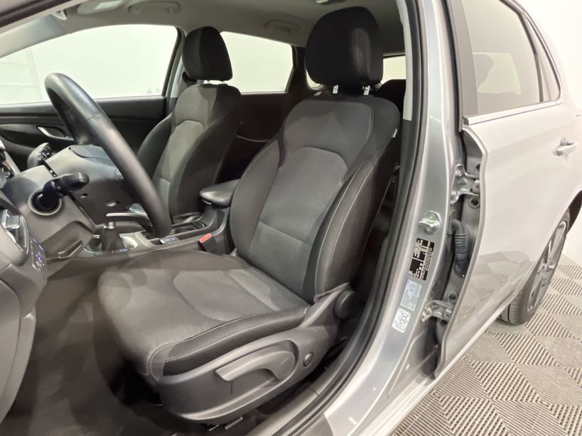 HYUNDAI i30 2022 - Photo n°9