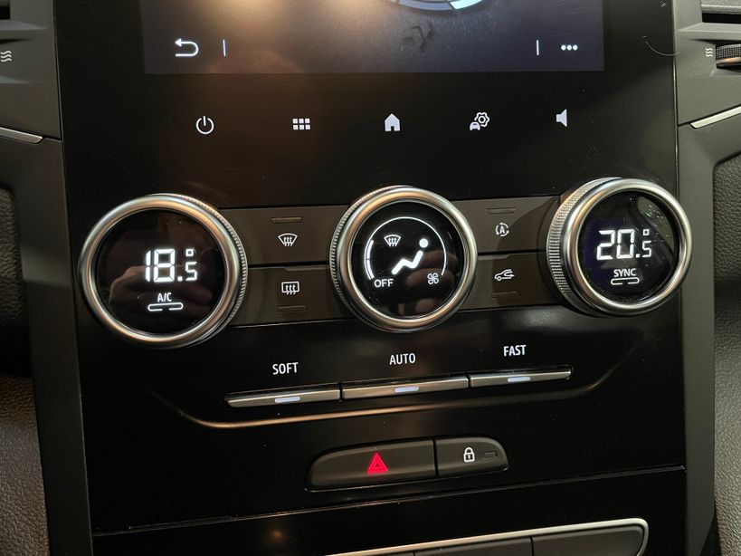 RENAULT MEGANE IV BERLINE 2022 - Photo n°23