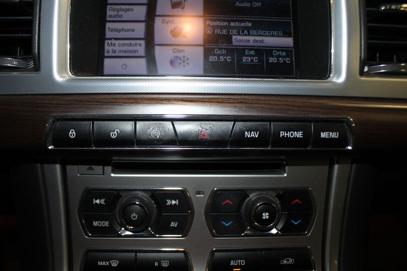 JAGUAR XF SPORTBRAKE 2013 - Photo n°15