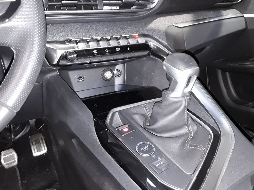 PEUGEOT 5008 2018 - Photo n°12