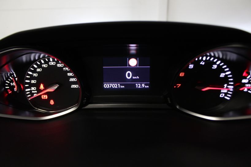PEUGEOT 308 2019 - Photo n°12