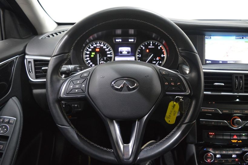 INFINITI Q30 2017 - Photo n°11