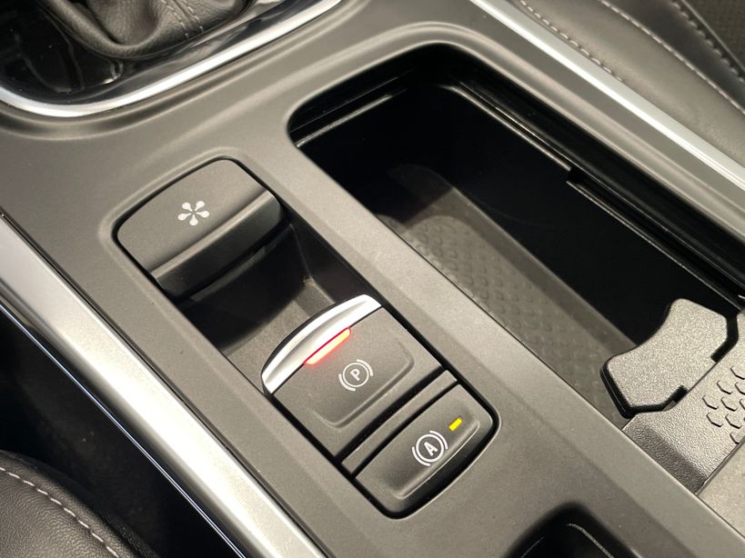 RENAULT MEGANE IV BERLINE 2021 - Photo n°20