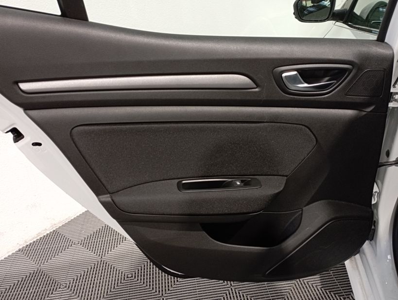 RENAULT MEGANE IV BERLINE 2021 - Photo n°16