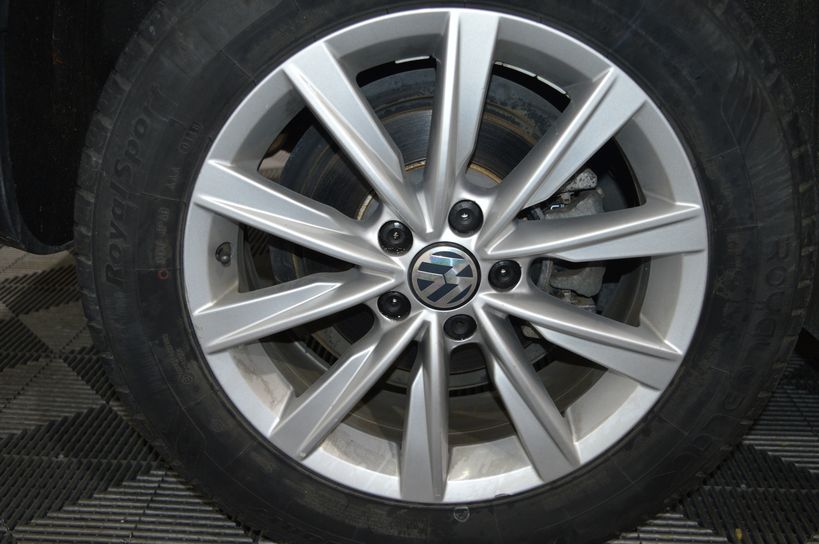 VOLKSWAGEN TIGUAN 2015 - Photo n°1