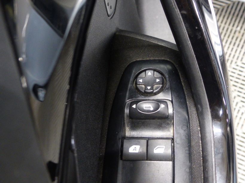 PEUGEOT 208 2013 - Photo n°17