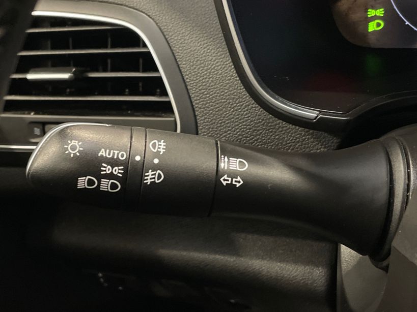 RENAULT MEGANE IV BERLINE 2023 - Photo n°29