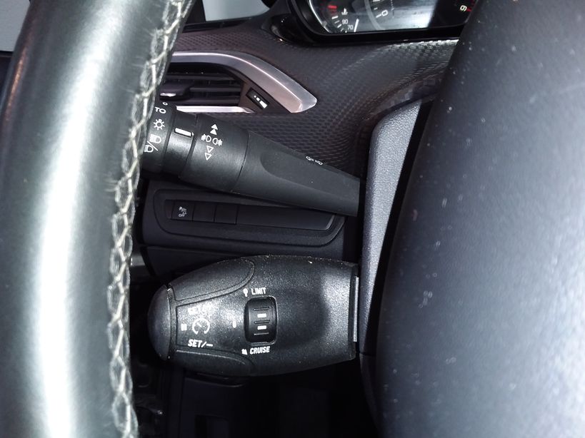 PEUGEOT 208 2018 - Photo n°14