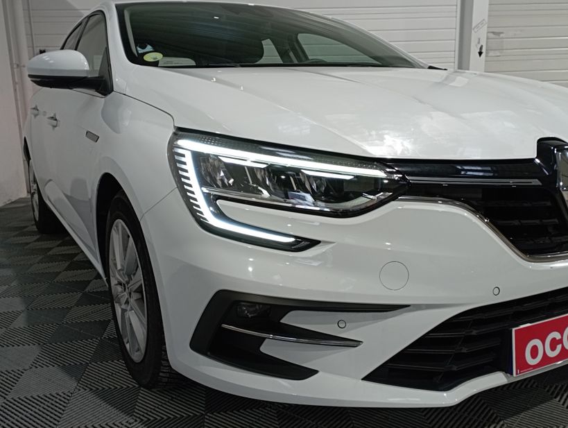 RENAULT MEGANE IV BERLINE 2021 - Photo n°4