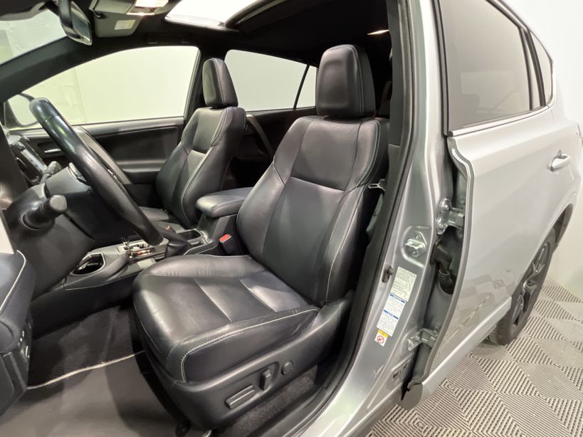 TOYOTA RAV4 HYBRIDE RC18 PRO 2019 - Photo n°10