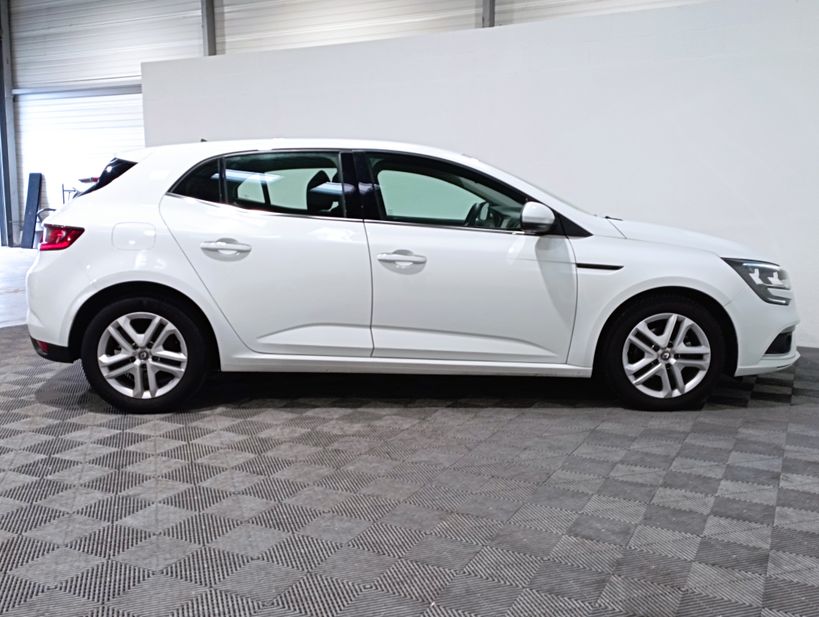 RENAULT MEGANE IV BERLINE BUSINESS 2019 - Photo n°9