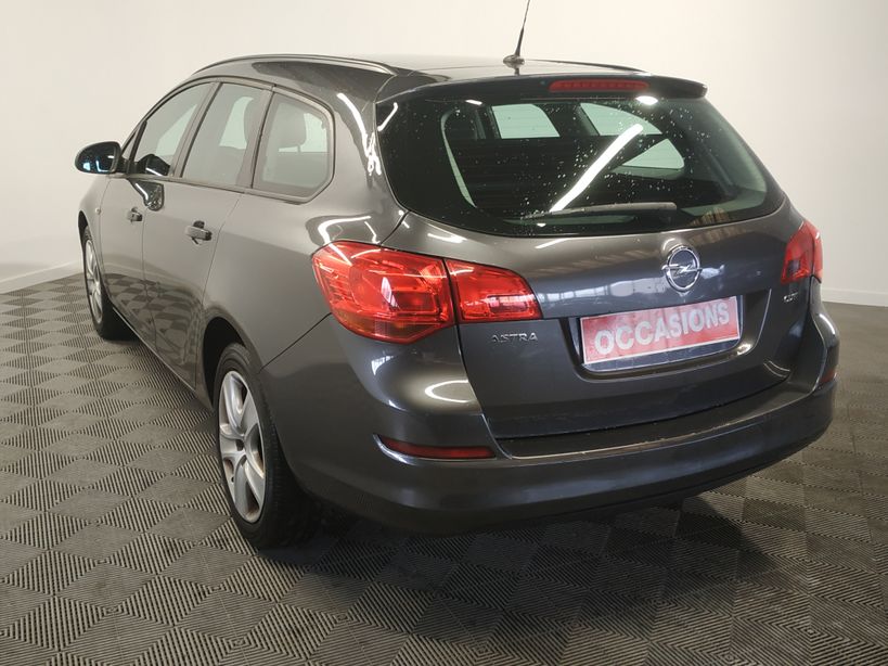OPEL ASTRA SPORTS TOURER 2011 - Photo n°2