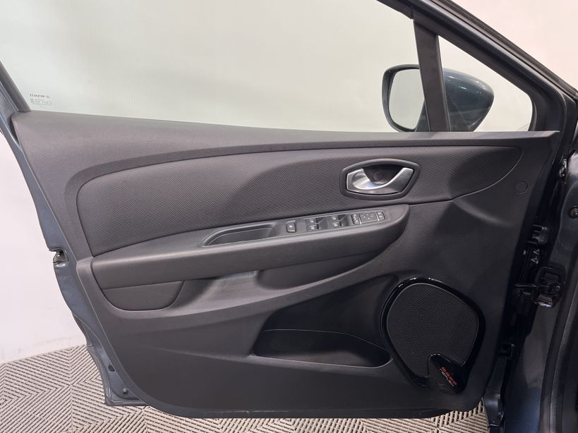 RENAULT CLIO IV ESTATE 2018 - Photo n°31