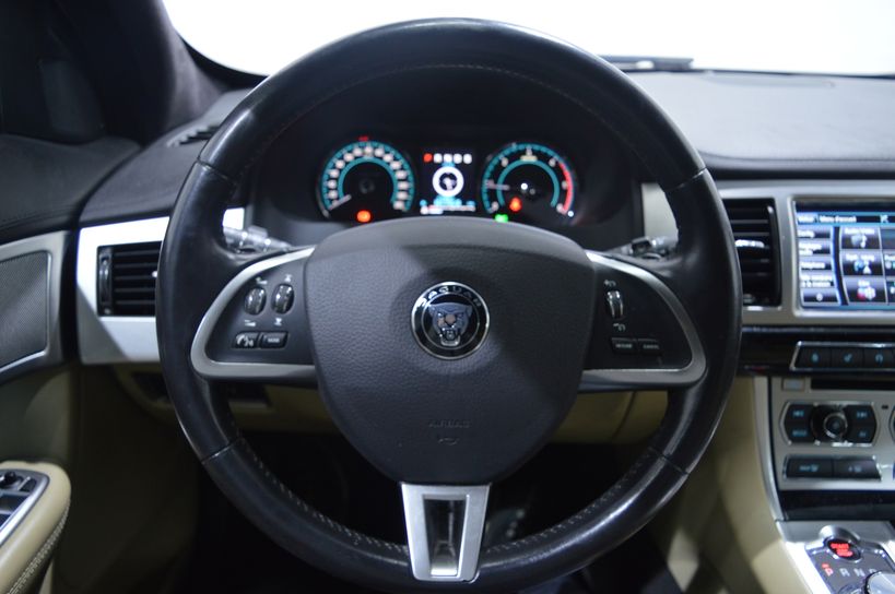 JAGUAR XF 2014 - Photo n°11
