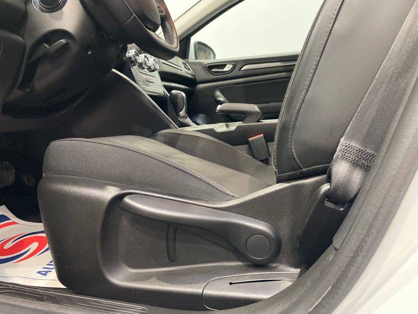 RENAULT MEGANE IV BERLINE 2021 - Photo n°36