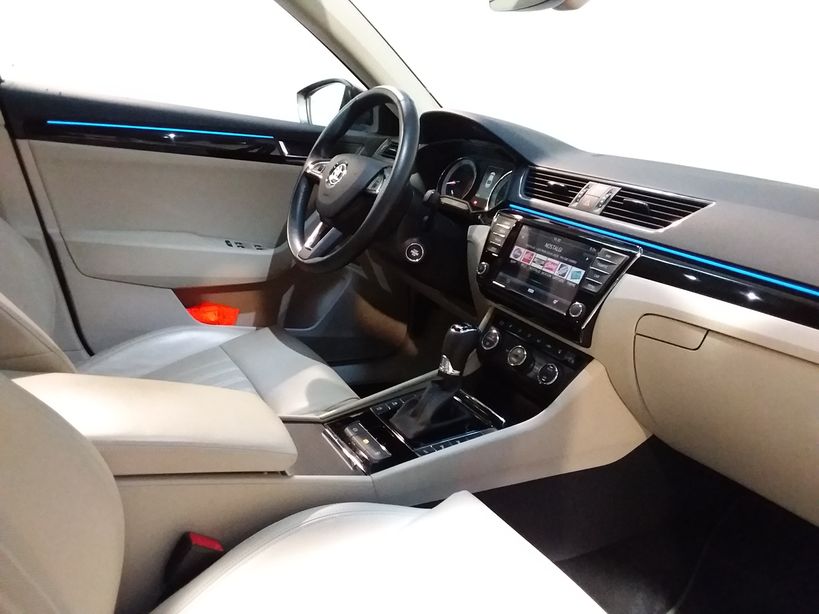 SKODA SUPERB 2017 - Photo n°5