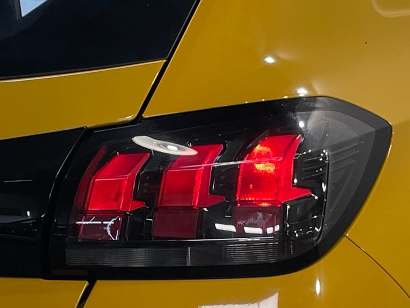 PEUGEOT 208 2022 - Photo n°8