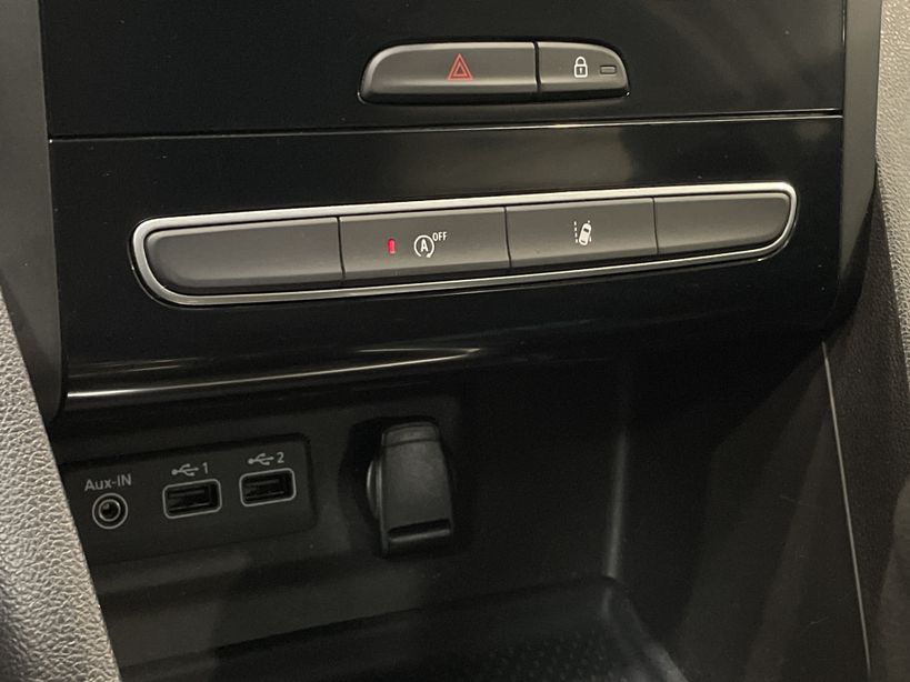 RENAULT MEGANE IV BERLINE 2021 - Photo n°18
