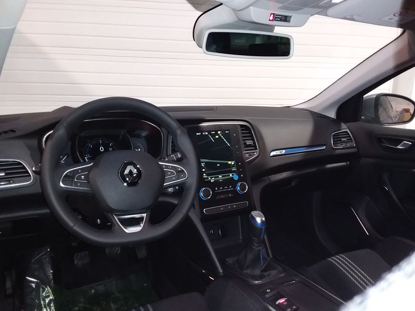 RENAULT MEGANE IV BERLINE 2019 - Photo n°8
