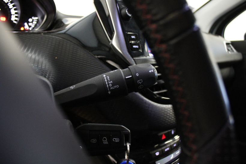 PEUGEOT 208 2018 - Photo n°20