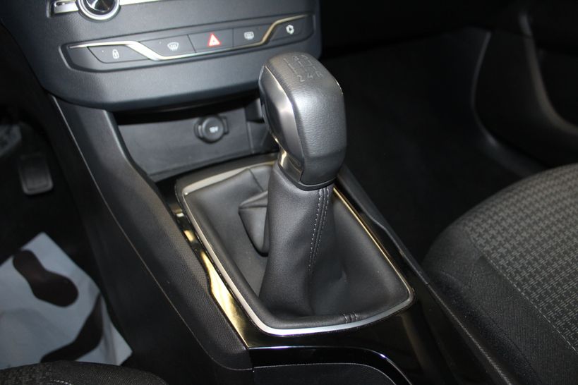 PEUGEOT 308 2018 - Photo n°6