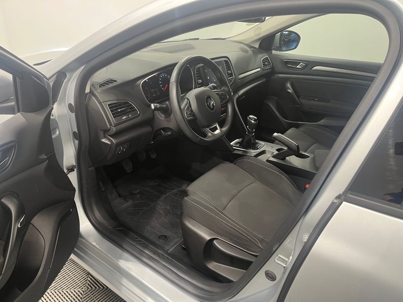 RENAULT MEGANE IV BERLINE 2022 - Photo n°16