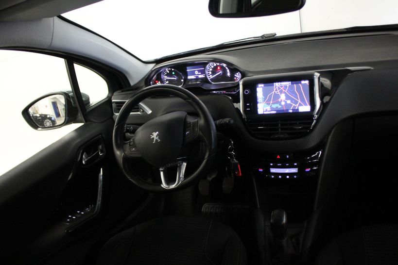 PEUGEOT 208 2015 - Photo n°8