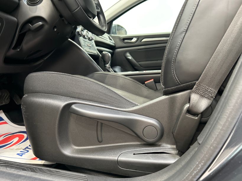 RENAULT MEGANE IV BERLINE 2023 - Photo n°39