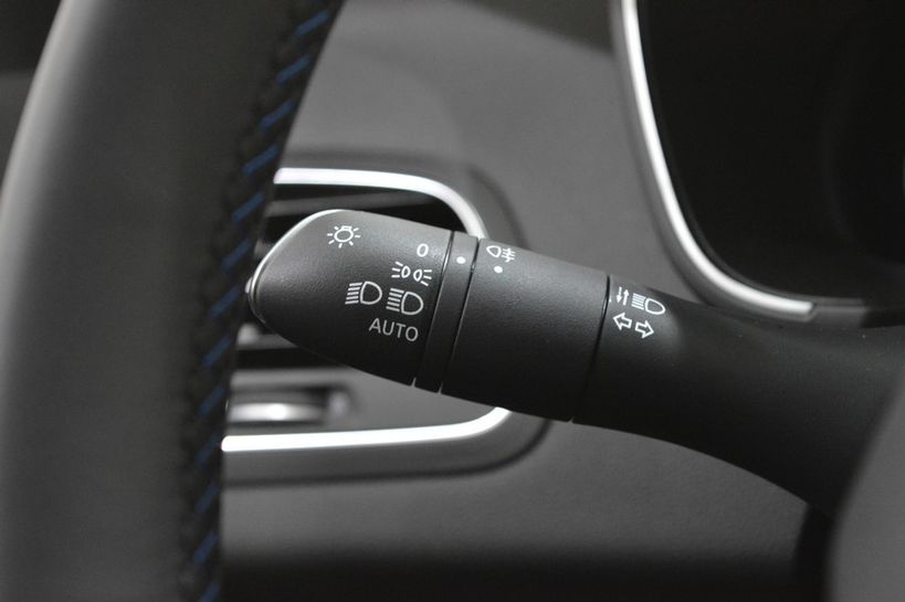 RENAULT MEGANE IV BERLINE 2019 - Photo n°15