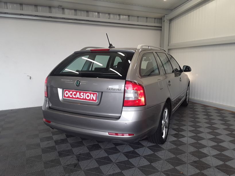 SKODA OCTAVIA COMBI 2012 - Photo n°7