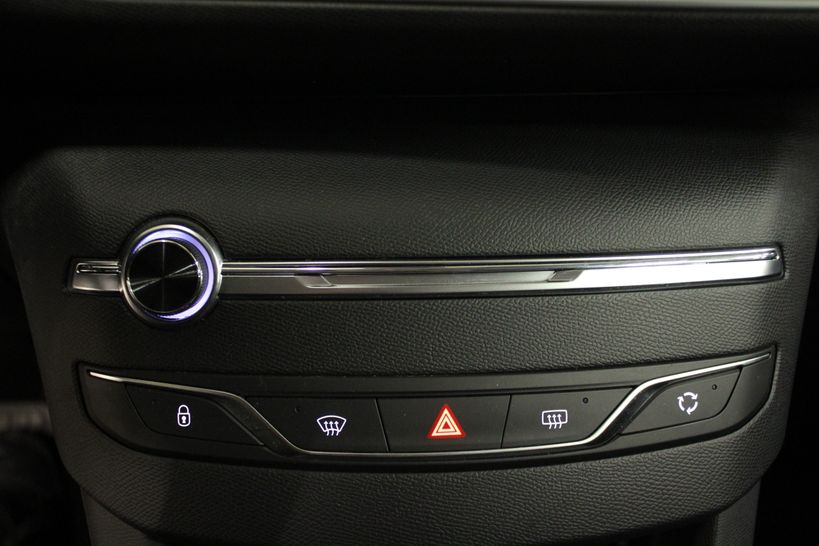 PEUGEOT 308 2018 - Photo n°21