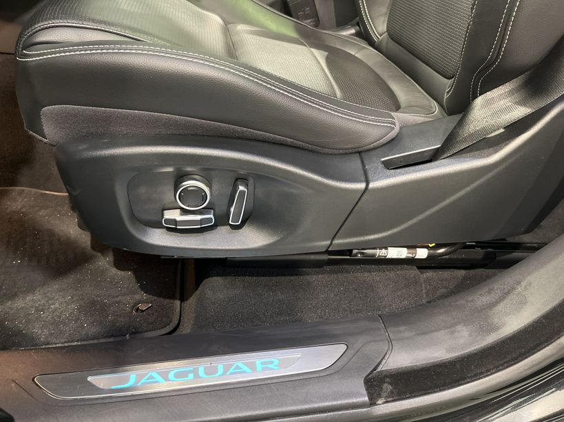 JAGUAR F PACE 2019 - Photo n°37
