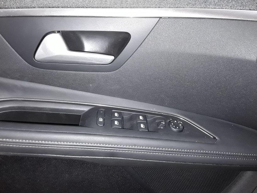 PEUGEOT 5008 2018 - Photo n°11